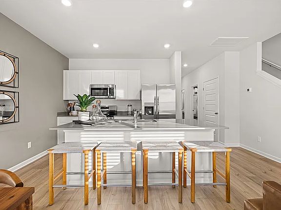 3rd image of 779 Big Bend Ct