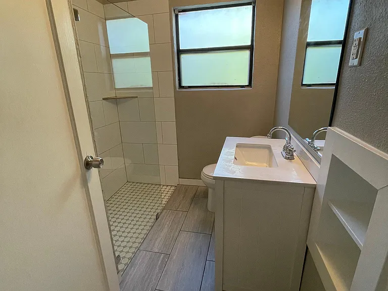 1410 Ashwood Rd — Photo 3