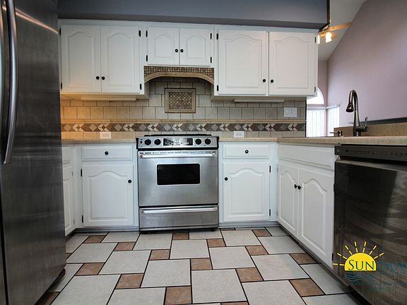 5th image of 1225 Charleston Cir