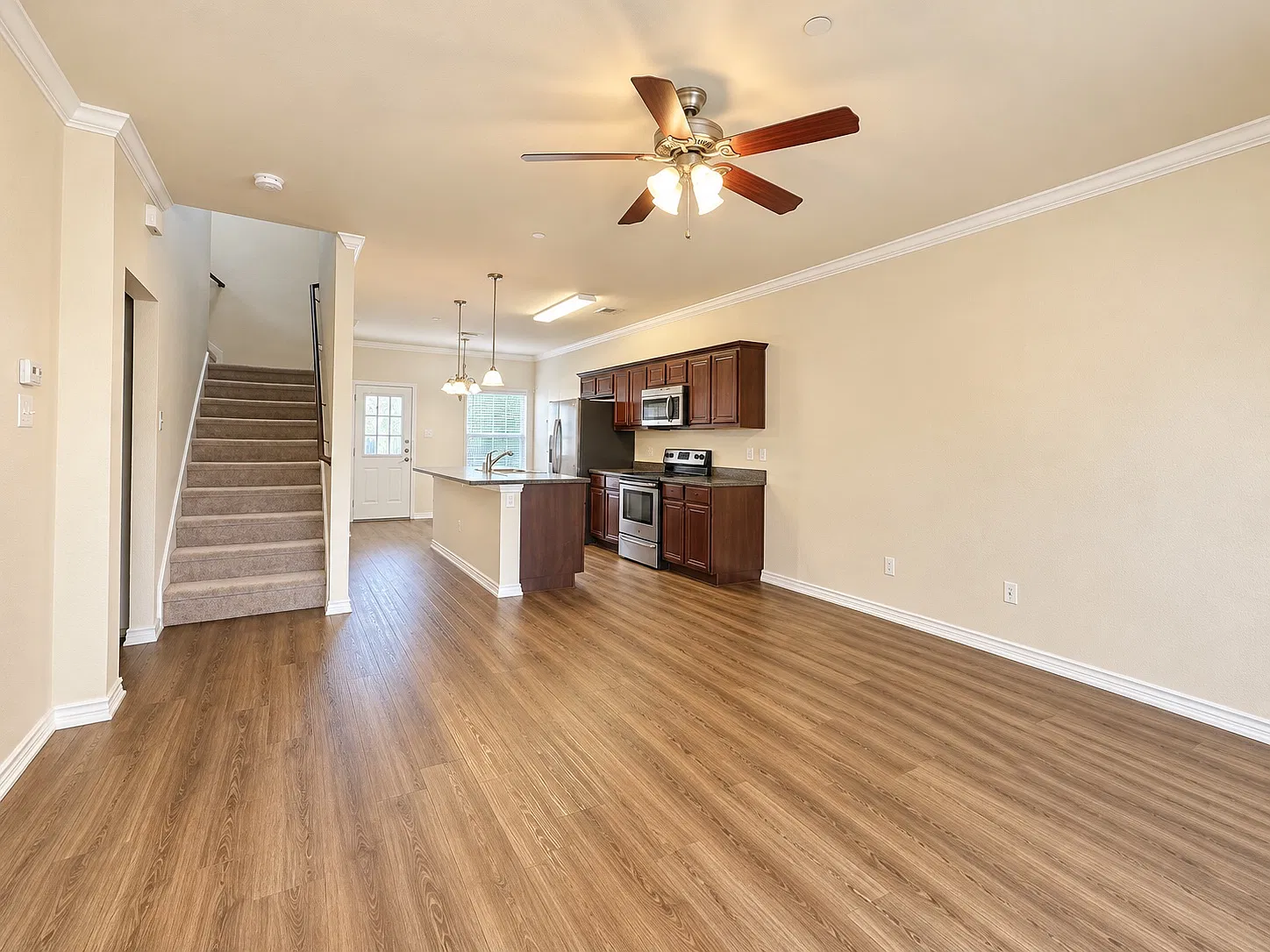 4 bed, 2.5 bath, 1800 sqft, $2,095 — Photo 4