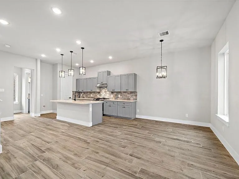 230 W 28th St #A — Photo 11
