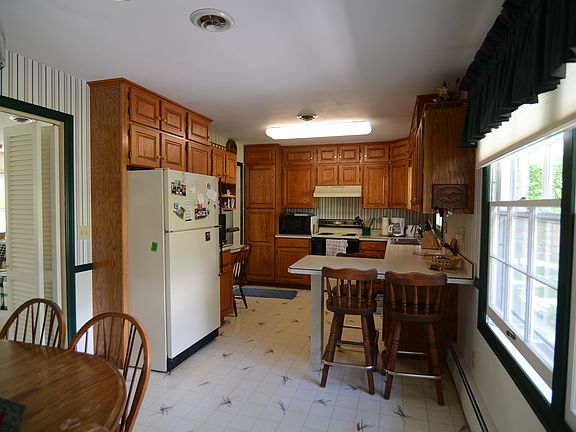 Kitchen with dining area
