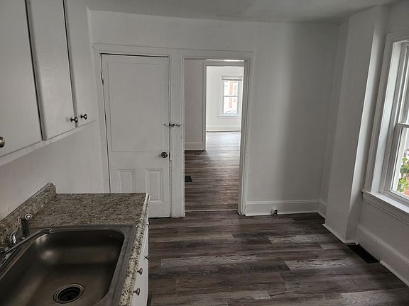 5th image of 916 N Pine St