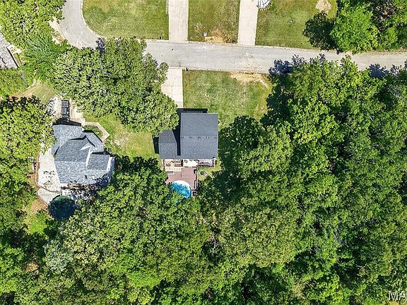 4th image of 403 Stone Ridge Dr