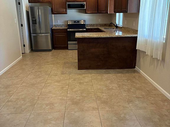 4th image of 2058 E Fremont Dr