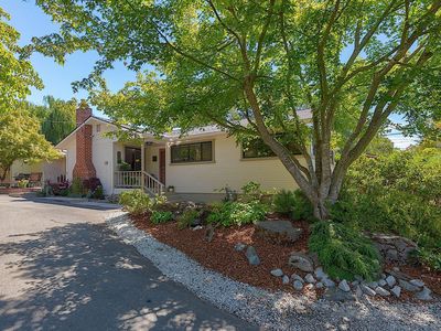 1027 NW Hawthorne Ave, Grants Pass, OR, 97526