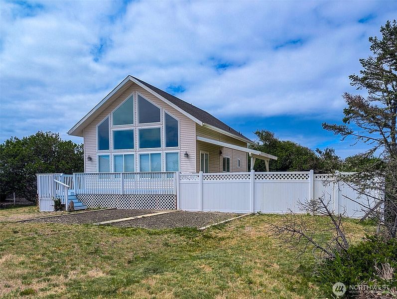 2nd image of 1249 E Ocean Shores Boulevard SW