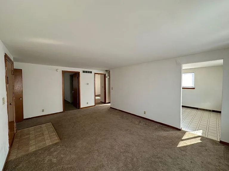 12100 County Line Rd — Photo 3
