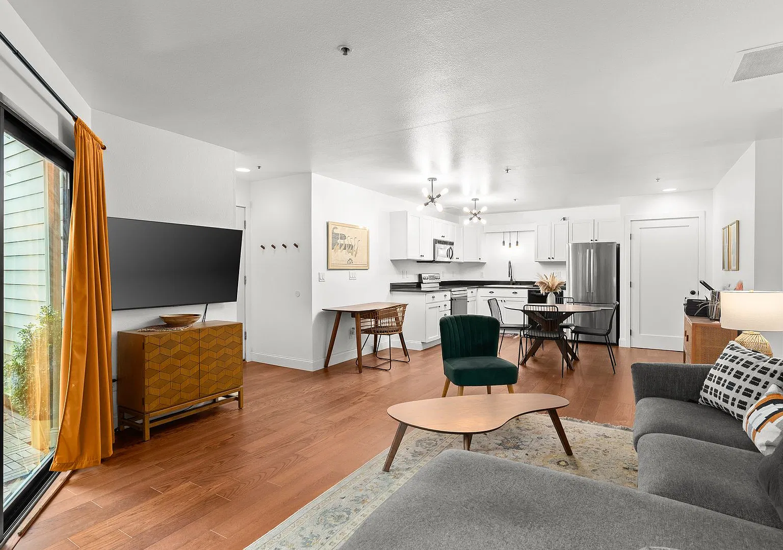 McCormick Pier Condo - 1 Bedroom 1 Bath — Photo 4