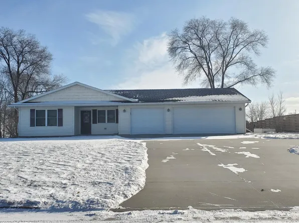 125 4th St N, Sauk Centre, MN 56378