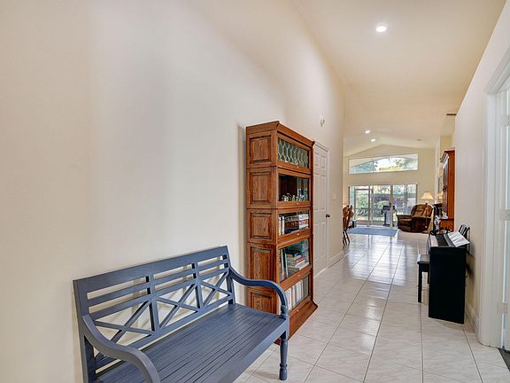 5th image of 7348 Lugano Drive