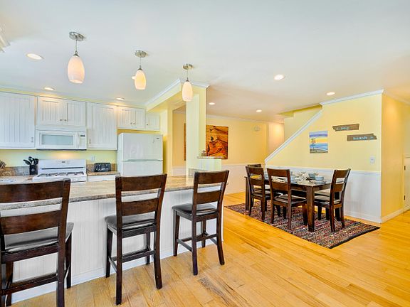 5th image of 804 Monterey Ct