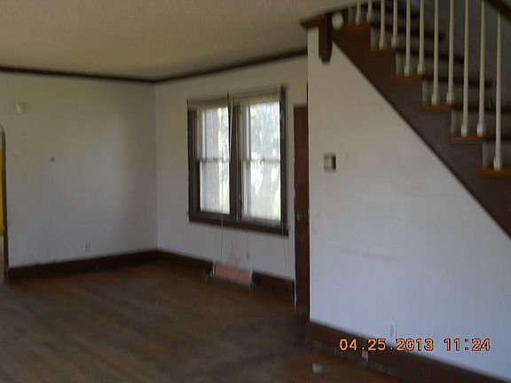 3rd image of 533 E Almond St