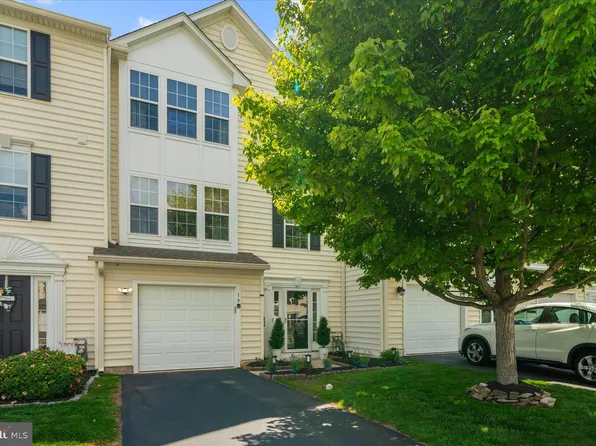 19 Bayberry Ln, Pottstown, PA 19465