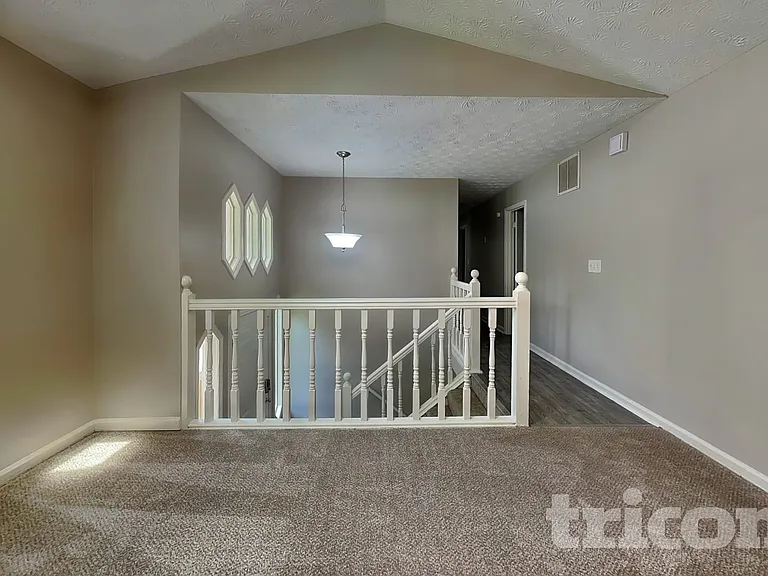 1515 Olde Oak Dr — Photo 2