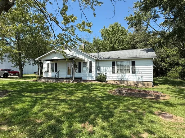 810 W Longstreet Rd, Marion, IL 62959