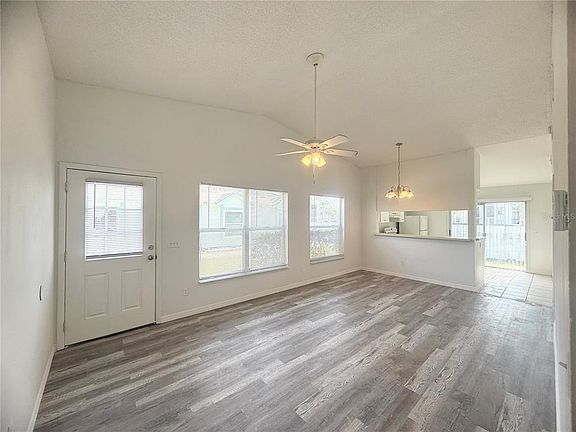 3rd image of 1947 Bentley Blvd