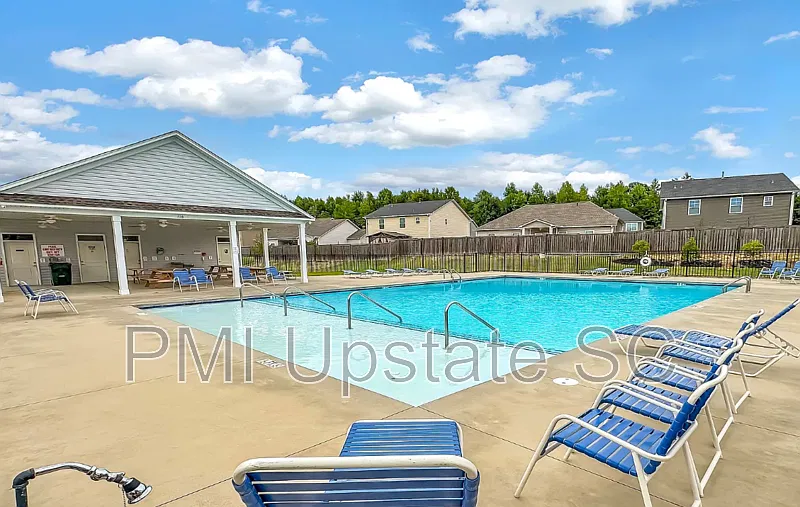 3 bed, 2.5 bath, 1796 sqft, $1,995 — Photo 2
