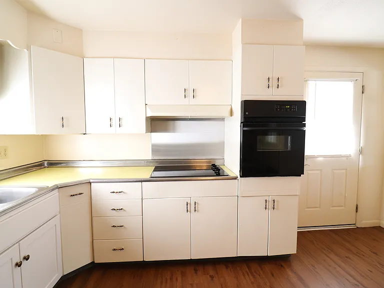517 E Main St — Photo 9
