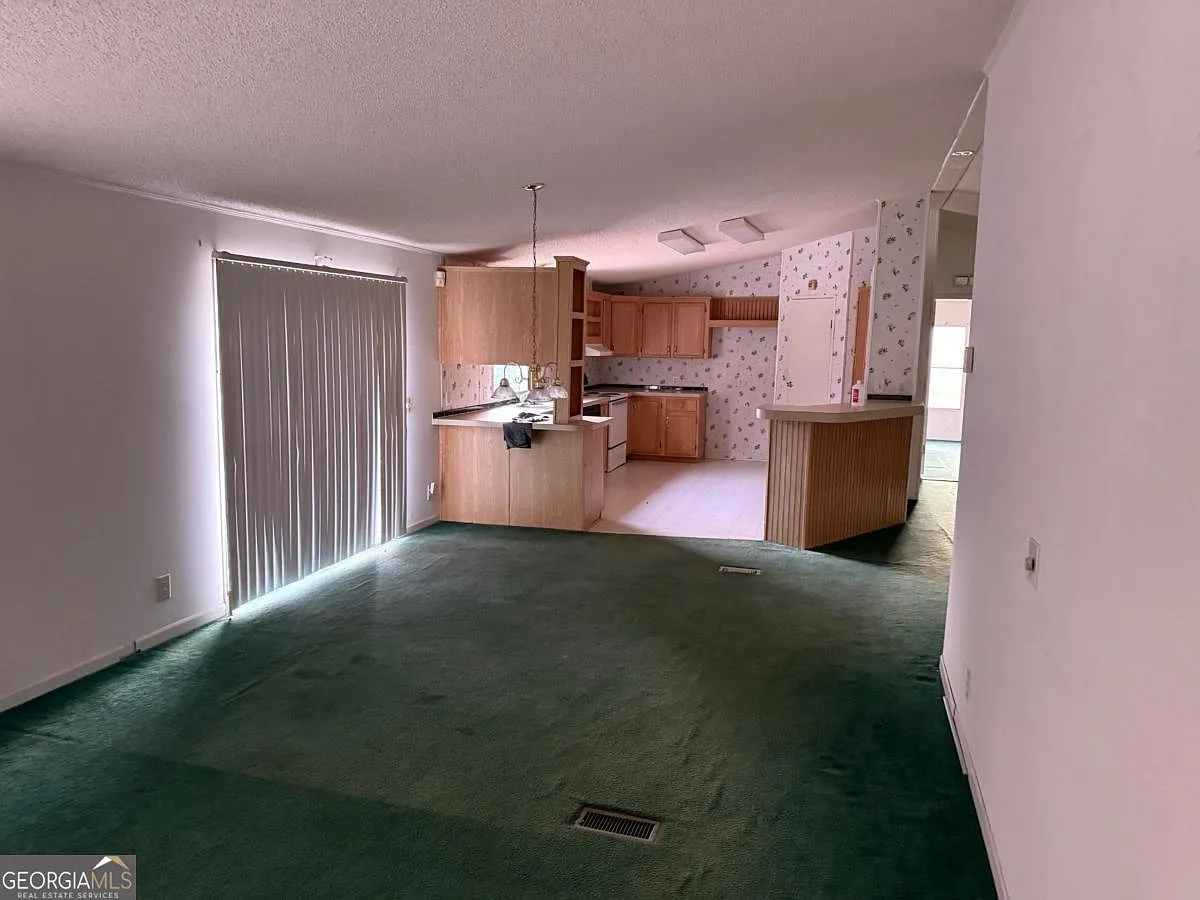 3 bed, 2.0 bath, 1755 sqft, $1,500 — Photo 2