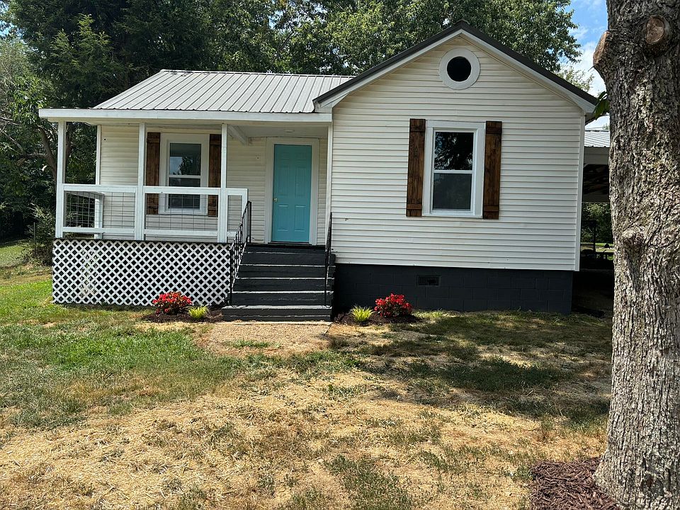 1st image of 235 Parker Dr NE