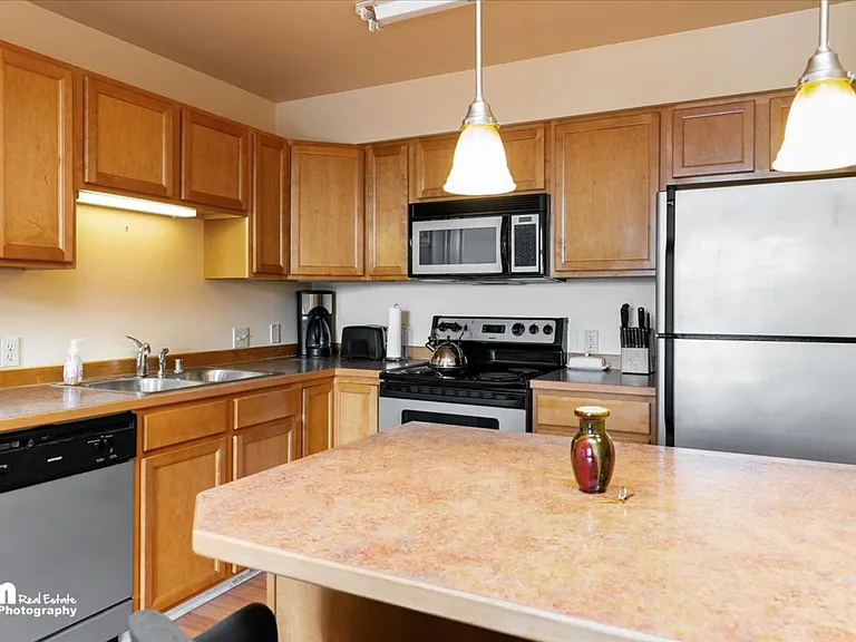 E 43rd Pl — Photo 12