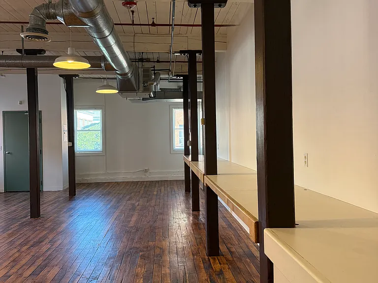 1,000 sq ft Live/Work Space