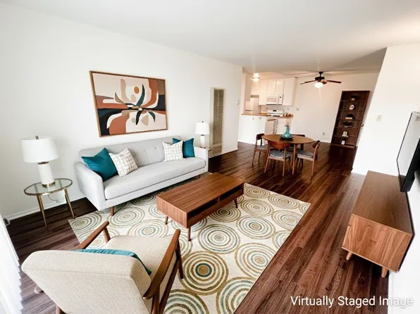11018 Moorpark Apartments