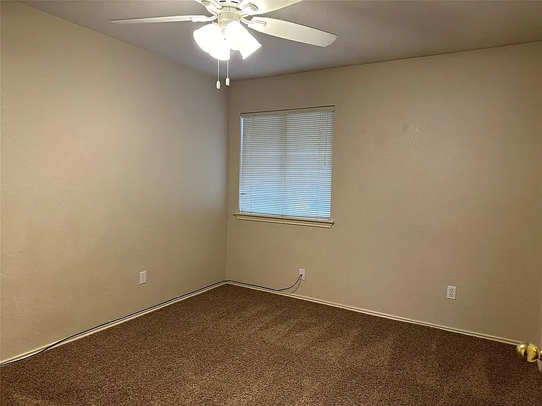 706 Luke Ln — Photo 13