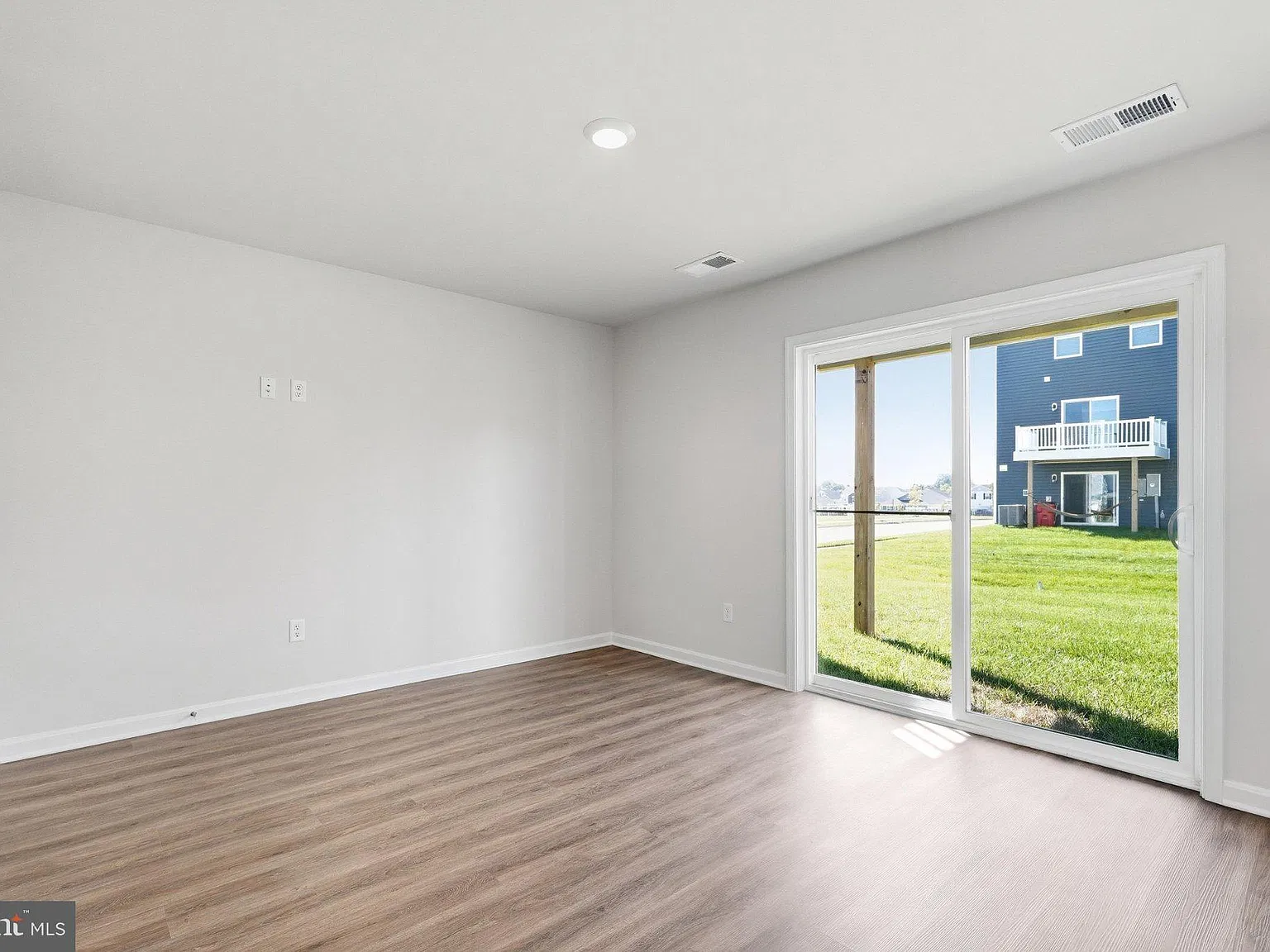 4 bed, 3.5 bath, 1889 sqft, $2,300 — Photo 3