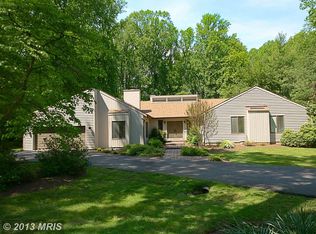 10214 Forest Lake Dr, Great Falls, VA 22066