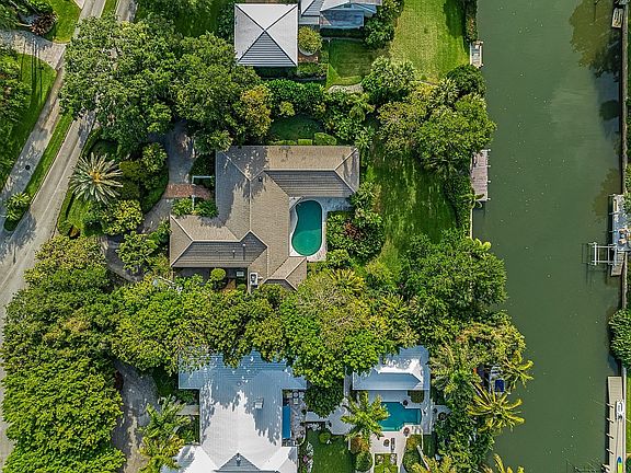 3rd image of 524 Bay Dr
