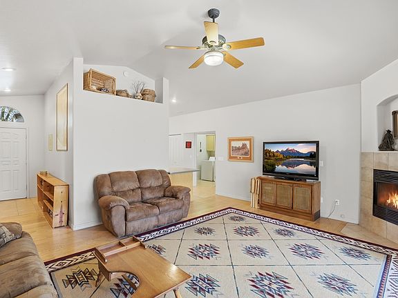 5th image of 505 N Wood Hill Rd