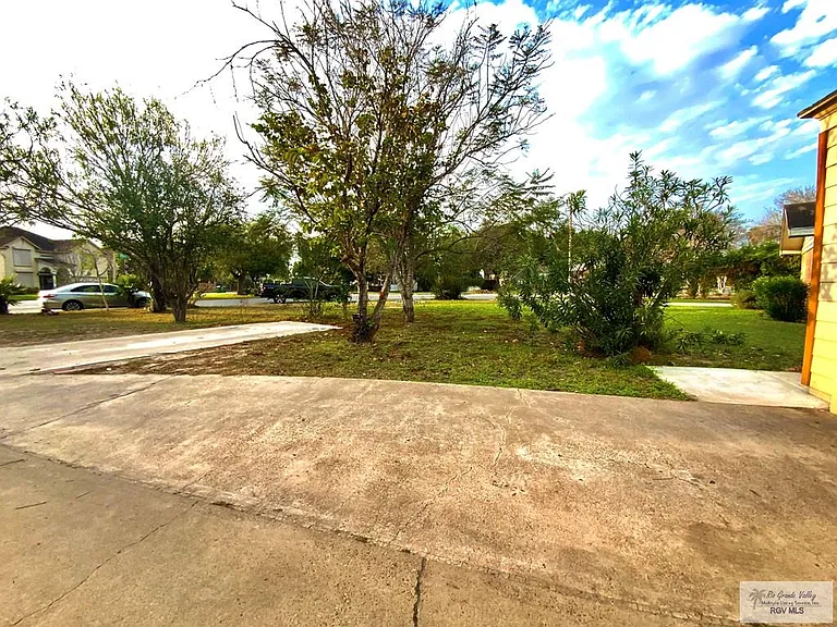 205 Ebony Ave #GUEST COTTAGE — Photo 3