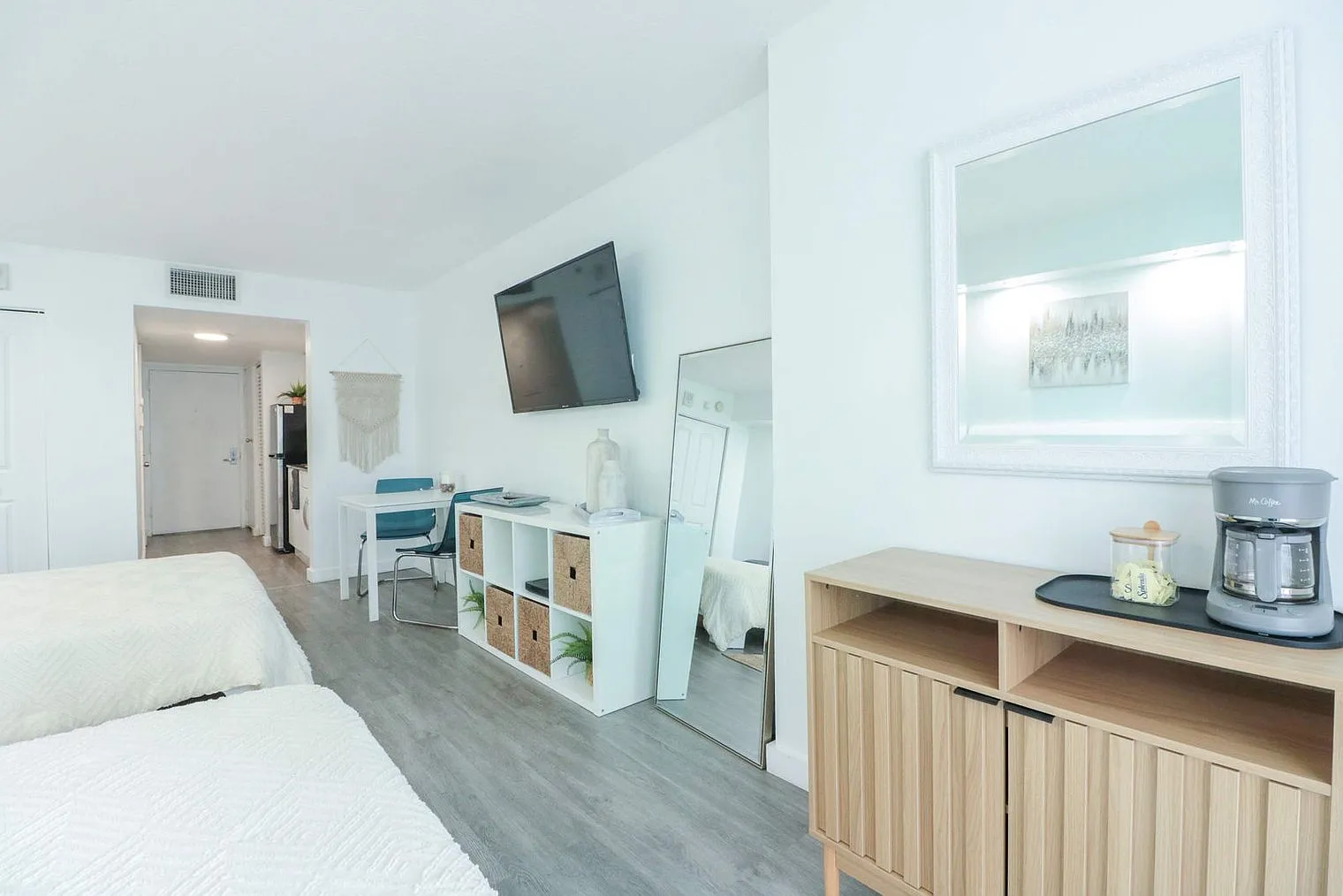 1 bed, 1.0 bath, 5381 sqft, $3,367 — Photo 1