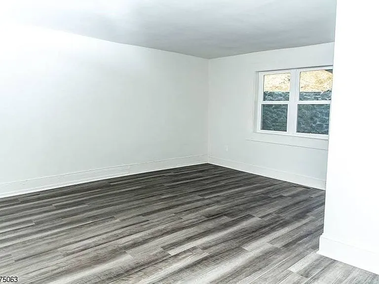 42 W Main St — Photo 12