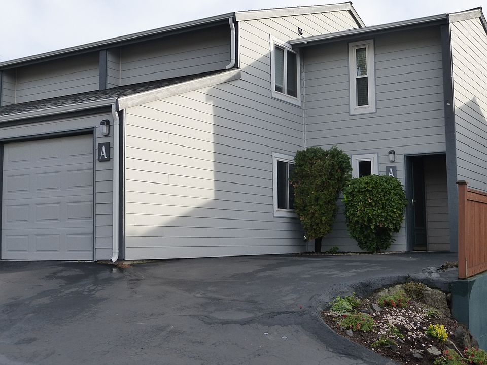 Townhouse Attached Garage + Side Parking