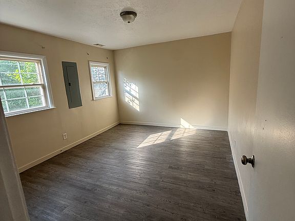 3rd image of 902 Main Ave #A