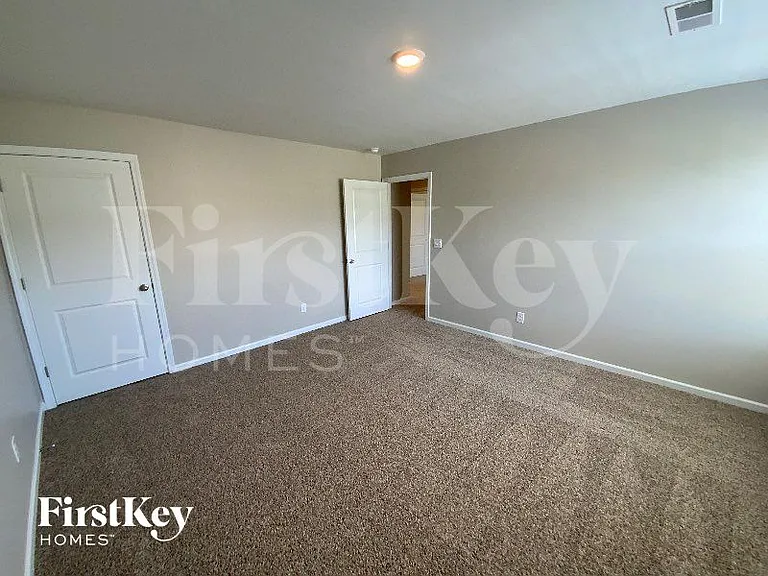 150 Scotsway Ct — Photo 7