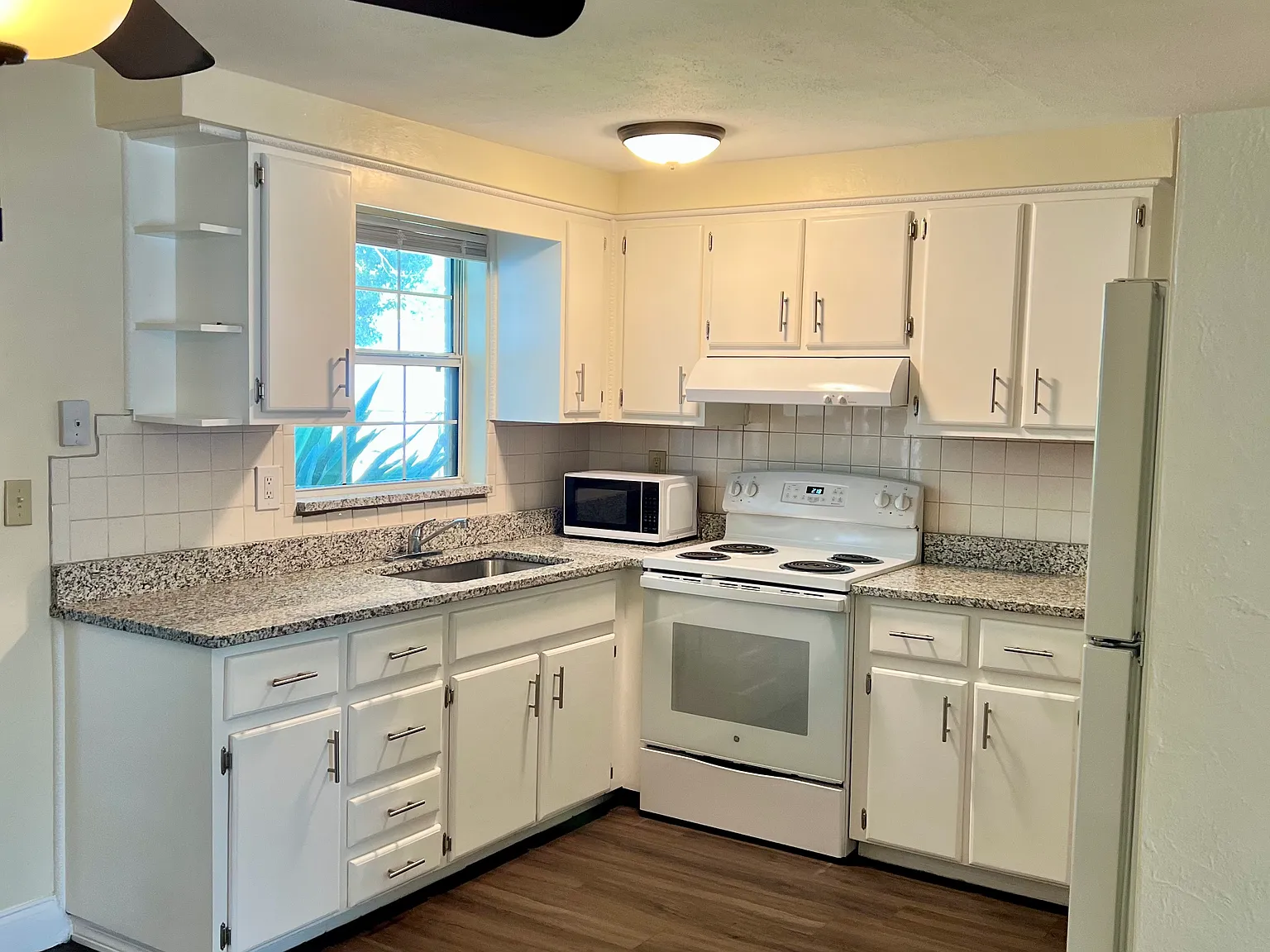 4823 Blossom Dr — Photo 1