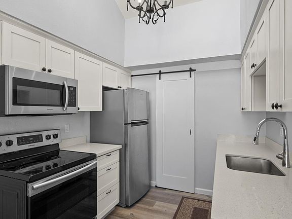 3rd image of 3092 Yulupa Avenue