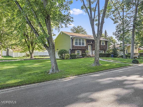 4th image of 121 Durand Road
