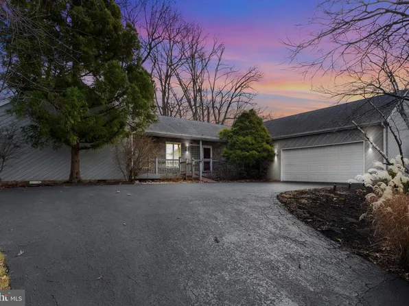 1958 Bretton Ln, York, PA 17408