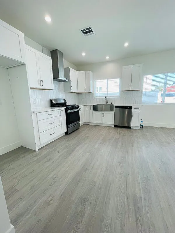 2 bed, 2.0 bath, 800 sqft, $2,550 — Photo 1
