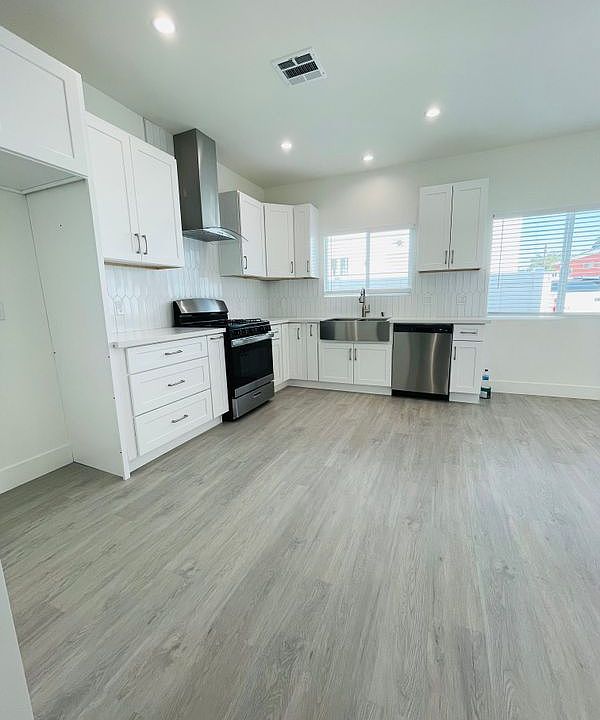 1st image of 11308 1/2 Emelita St