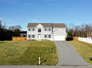 131 Dawn Marie Dr, Portsmouth, RI 02871