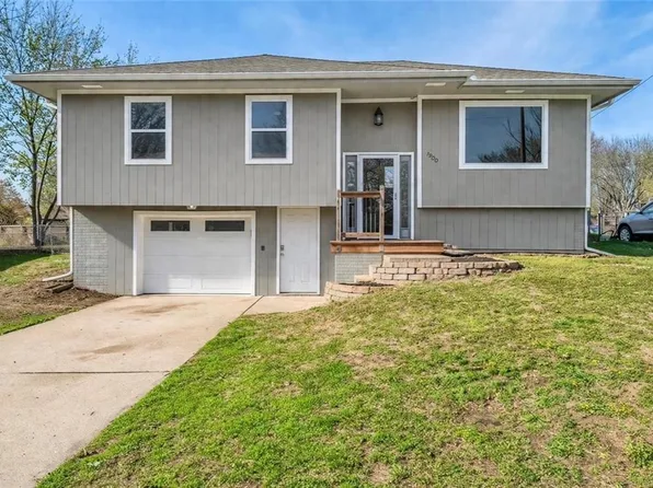 1900 Parkwood Dr, Harrisonville, MO 64701