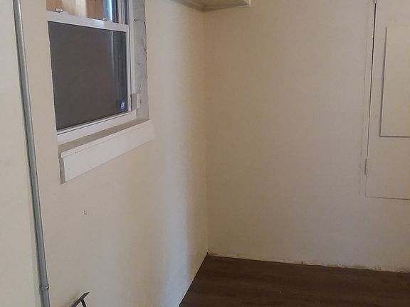 3rd image of 4439 Fairfax Dr