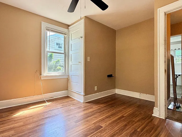 23 Carlton Ave — Photo 3