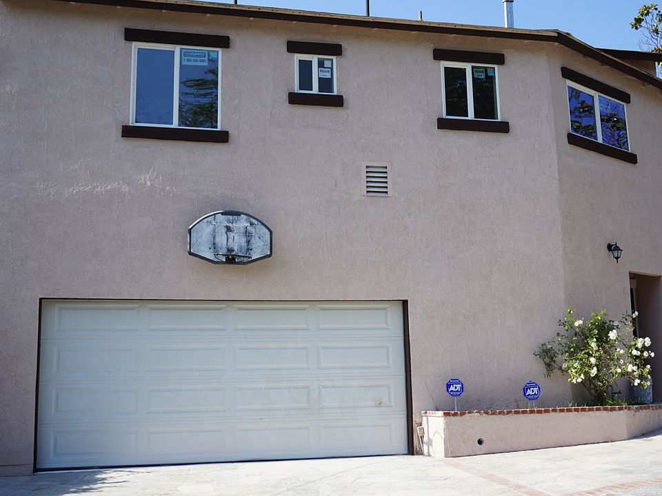 1st image of 709 Warren Ln